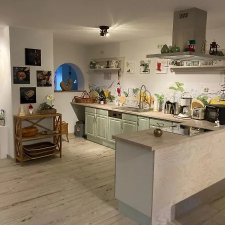 Landwohnung شقة *